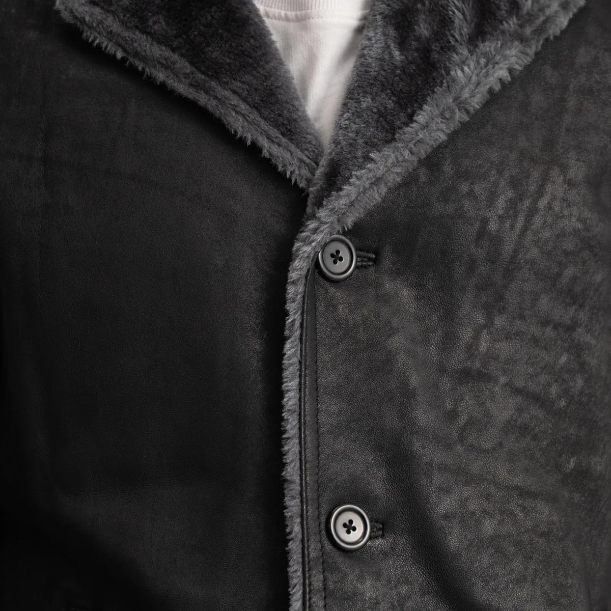 
Vista detalhada of Notch & Button Hardware on Kolby Distressed Black Shearling Long Coat