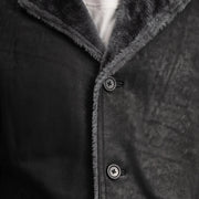 
Vista detalhada of Notch & Button Hardware on Kolby Distressed Black Shearling Long Coat