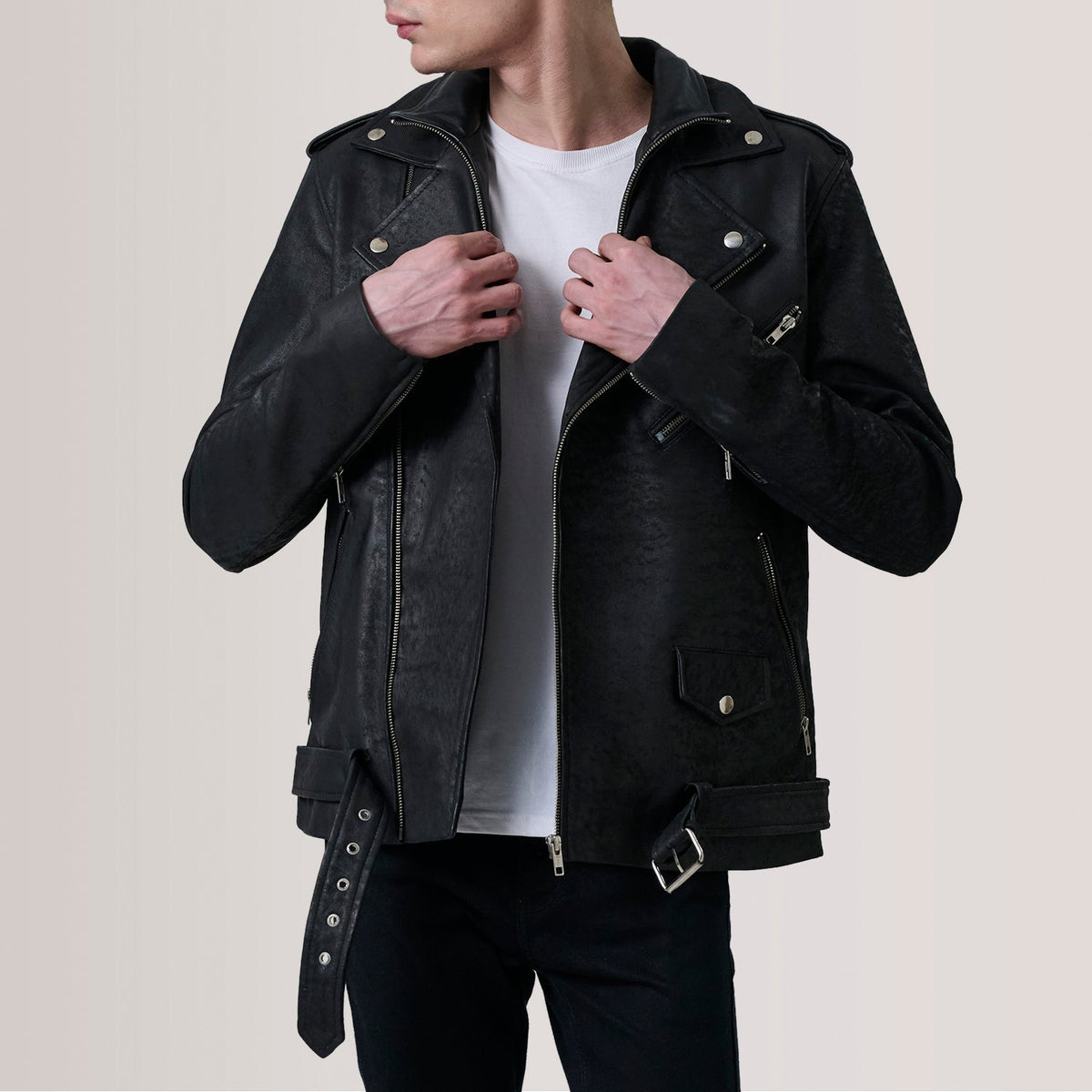 
Kole Distressed Preto Leather Double Rider Jaqueta de Couro para Homem in Distressed Black Sheepskin Snuffed - Vista frontal e silhueta ajustada | Comprar online