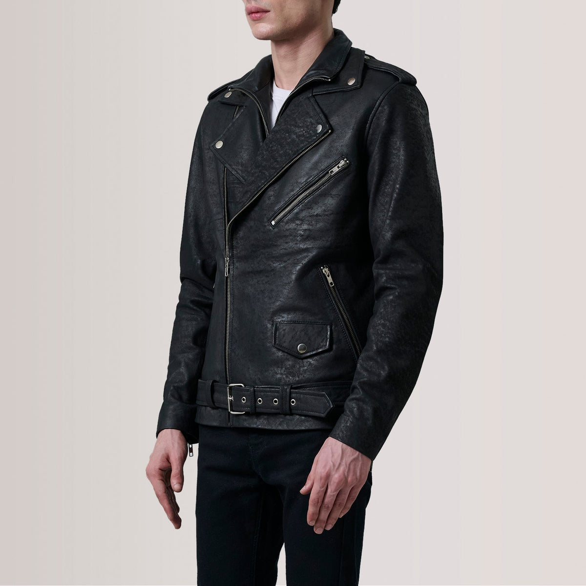 
Kole Distressed Preto Leather Double Rider Jaqueta de Couro para Homem - Vista lateral mostrando o corte ergonómico de mangas