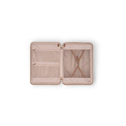Close-Up Detail of Classic Collar &amp; Heavy-Duty Zipper Hardware on Large Suitcase Zuna para Mulher