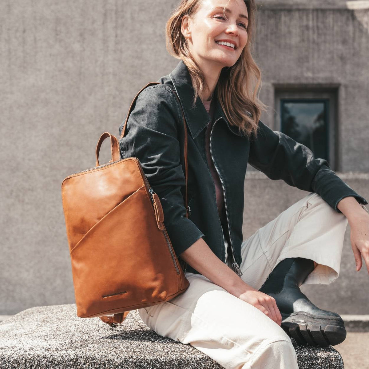 Amanda Full-Grain Leather Backpack para Mulher – alternate product view 3
