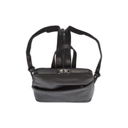 Solid Antique Brass Hardware &amp; Heavy-Duty Dual Zipper Detail on Claire Full-Grain Leather Backpack para Mulher
