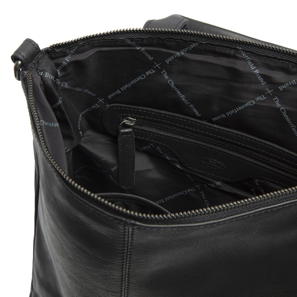 Solid Antique Brass Hardware &amp; Heavy-Duty Dual Zipper Detail on Manchester Full-Grain Leather Backpack para Mulher