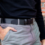 
Aayden Couro Flor Integral Belt para Homem - Perfil lateral estruturado com fole espaçoso