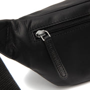 
Solid Antique Brass Hardware & Heavy-Duty Dual Zipper Detail on Brana Bolsa de cintura em couro