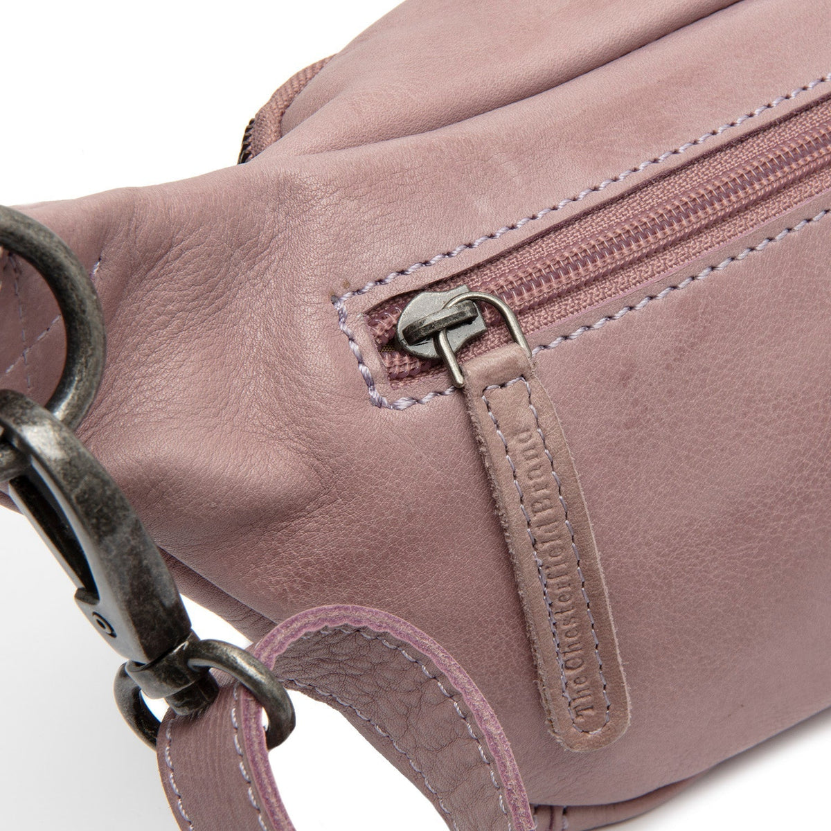 Severo Full-Grain Leather Belt Bag para Mulher - Structured Side Profile Showing Gusset Depth &amp; Expansion Capacity