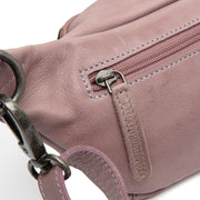 Severo Full-Grain Leather Belt Bag para Mulher - Structured Side Profile Showing Gusset Depth &amp; Expansion Capacity