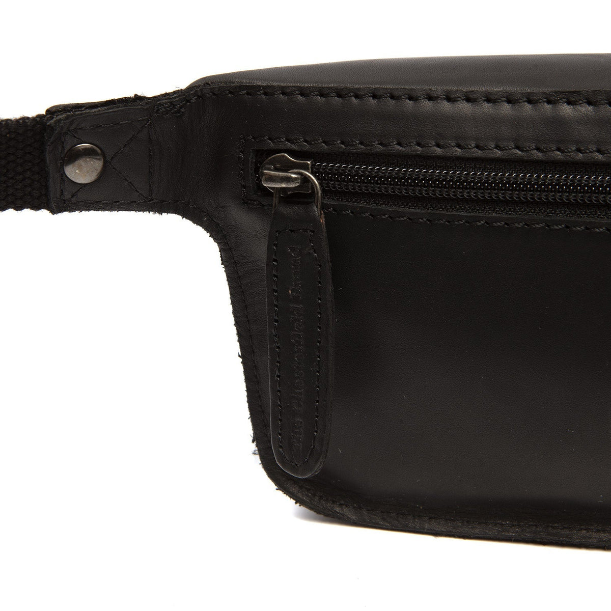 Solid Antique Brass Hardware &amp; Heavy-Duty Dual Zipper Detail on Toronto Full-Grain Leather Belt Bag para Mulher