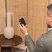 Leipzig Full-Grain Leather Card Holder para Mulher - Structured Side Profile Showing Gusset Depth &amp; Expansion Capacity