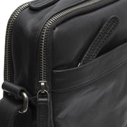 Solid Antique Brass Hardware &amp; Heavy-Duty Dual Zipper Detail on Alva Full-Grain Leather Crossbody Bag para Homem
