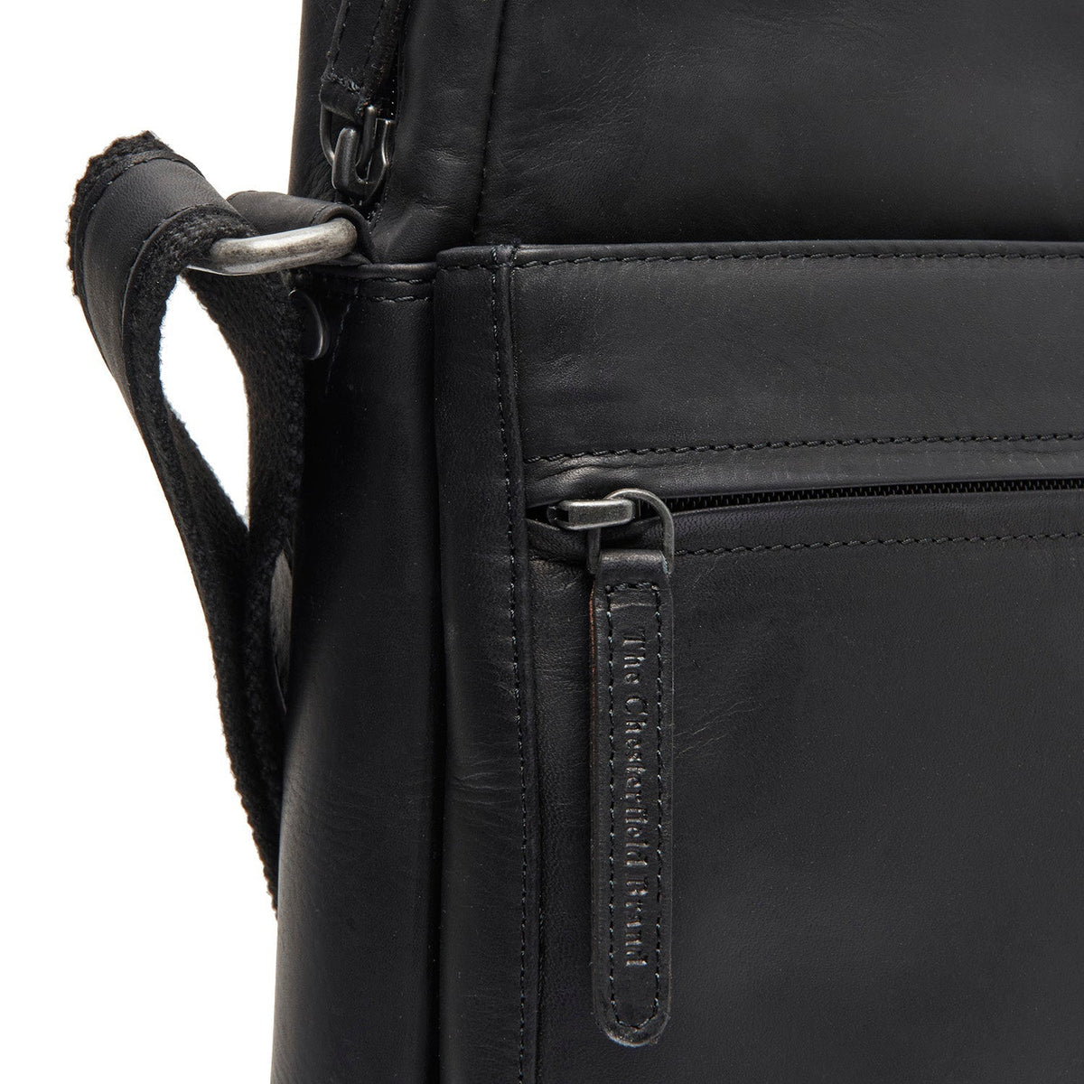 Anzora Full-Grain Leather Crossbody Bag - Perfil lateral estruturado com fole espaçoso