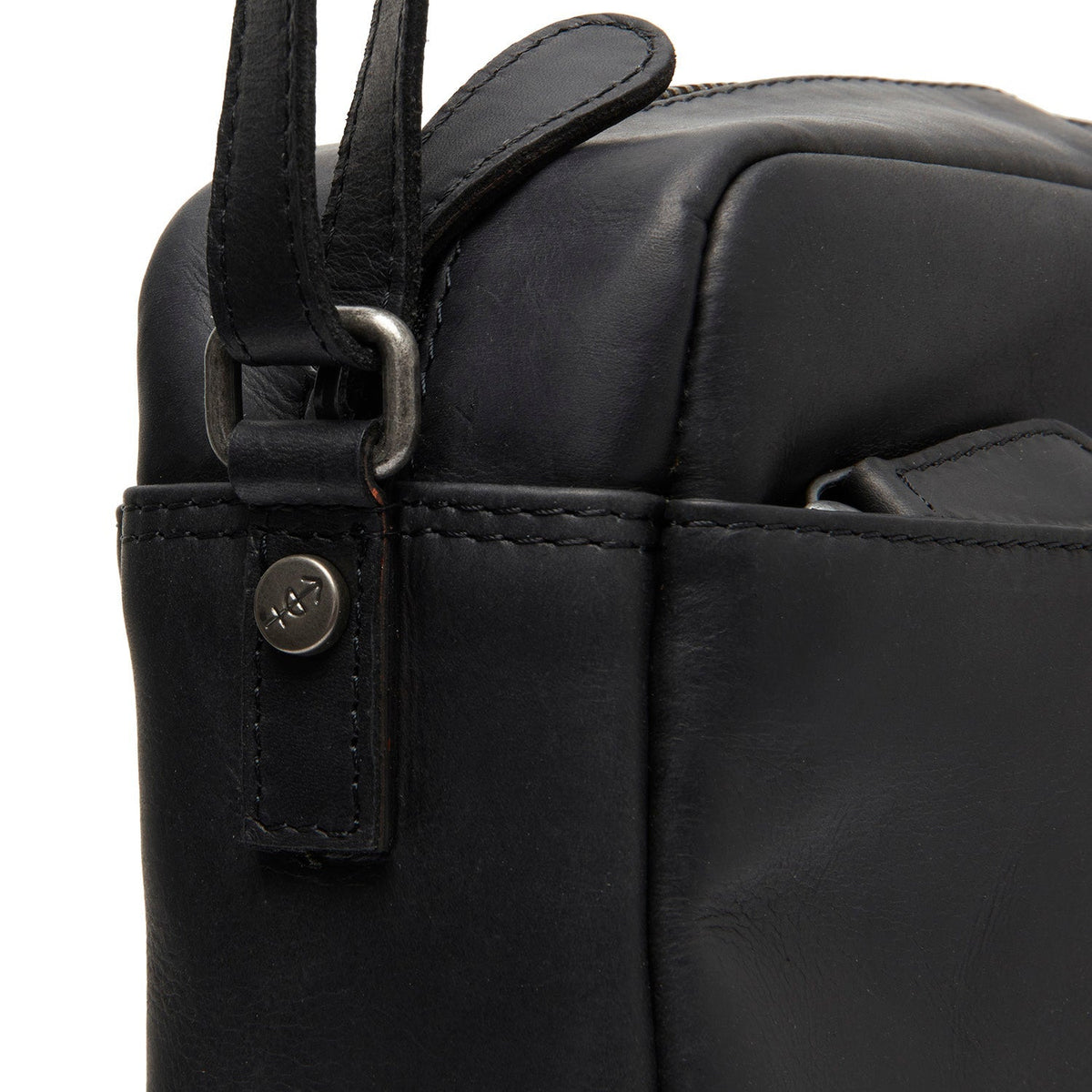 
Classic 100% Full-Grain leather Bag - Perspetiva traseira com alças de couro reforçadas