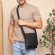 Bodin Full-Grain Leather Crossbody Bag para Mulher - Structured Side Profile Showing Gusset Depth &amp; Expansion Capacity