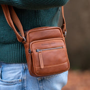 Bremen Full-Grain Leather Crossbody Bag para Homem – alternate product view 2