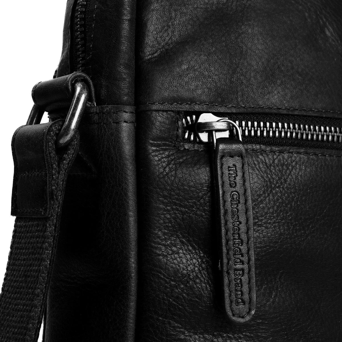 
Solid Antique Brass Hardware & Heavy-Duty Dual Zipper Detail on Dessau Mala a tiracolo em couro