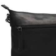 
Solid Antique Brass Hardware & Heavy-Duty Dual Zipper Detail on Faro Mala a tiracolo em couro