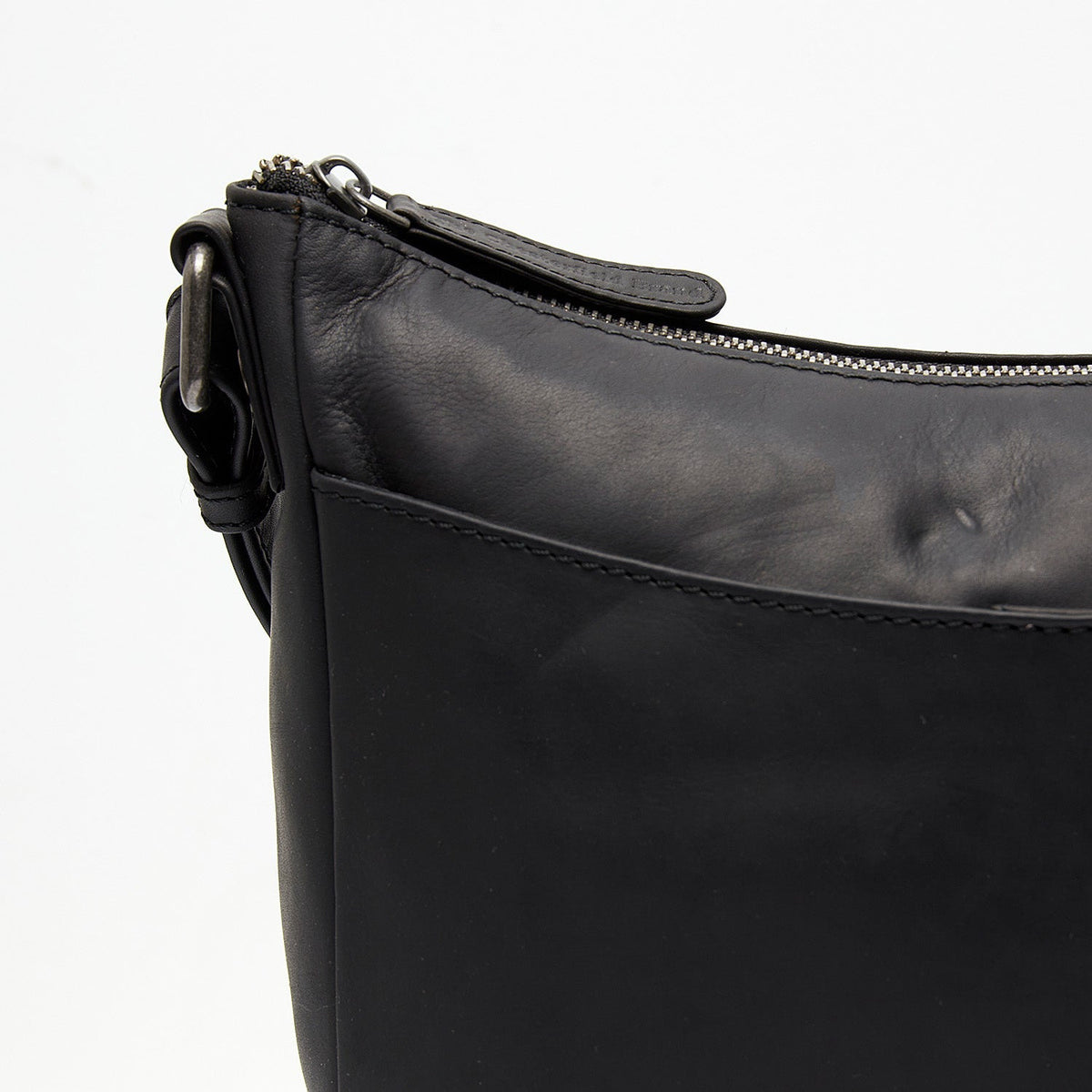 
Classic 100% Full-Grain leather Bag - Perspetiva traseira com alças de couro reforçadas