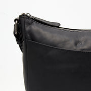 
Classic 100% Full-Grain leather Bag - Perspetiva traseira com alças de couro reforçadas