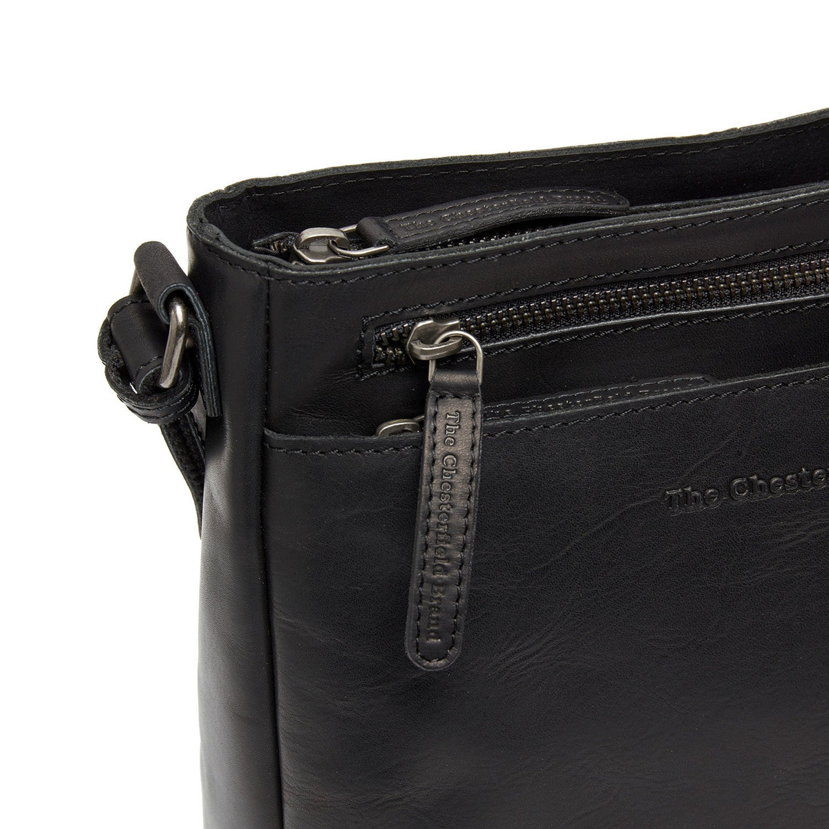Solid Antique Brass Hardware &amp; Heavy-Duty Dual Zipper Detail on Mumbai Full-Grain Leather Crossbody Bag para Mulher