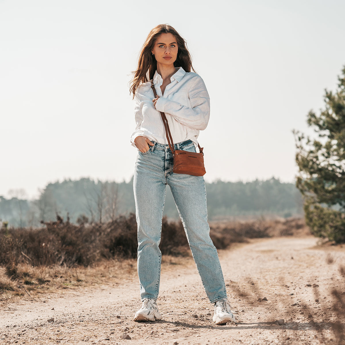 Salerno Full-Grain Leather Crossbody Bag para Mulher – alternate product view 3