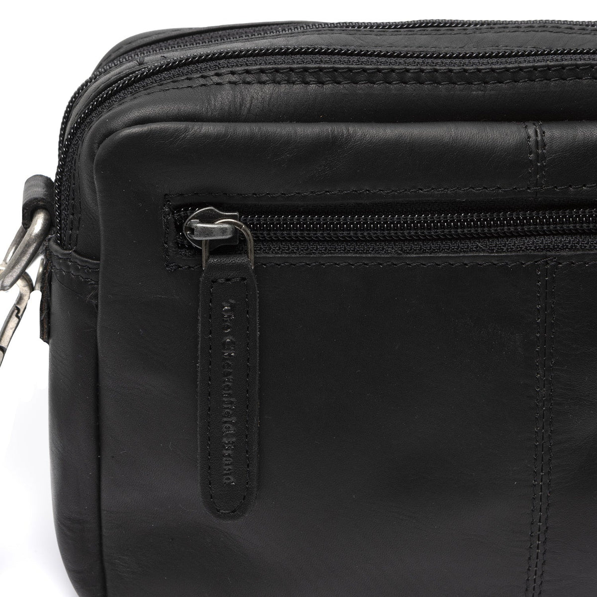 Solid Antique Brass Hardware &amp; Heavy-Duty Dual Zipper Detail on Samui Full-Grain Leather Crossbody Bag para Mulher