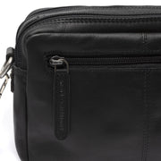 Solid Antique Brass Hardware &amp; Heavy-Duty Dual Zipper Detail on Samui Full-Grain Leather Crossbody Bag para Mulher
