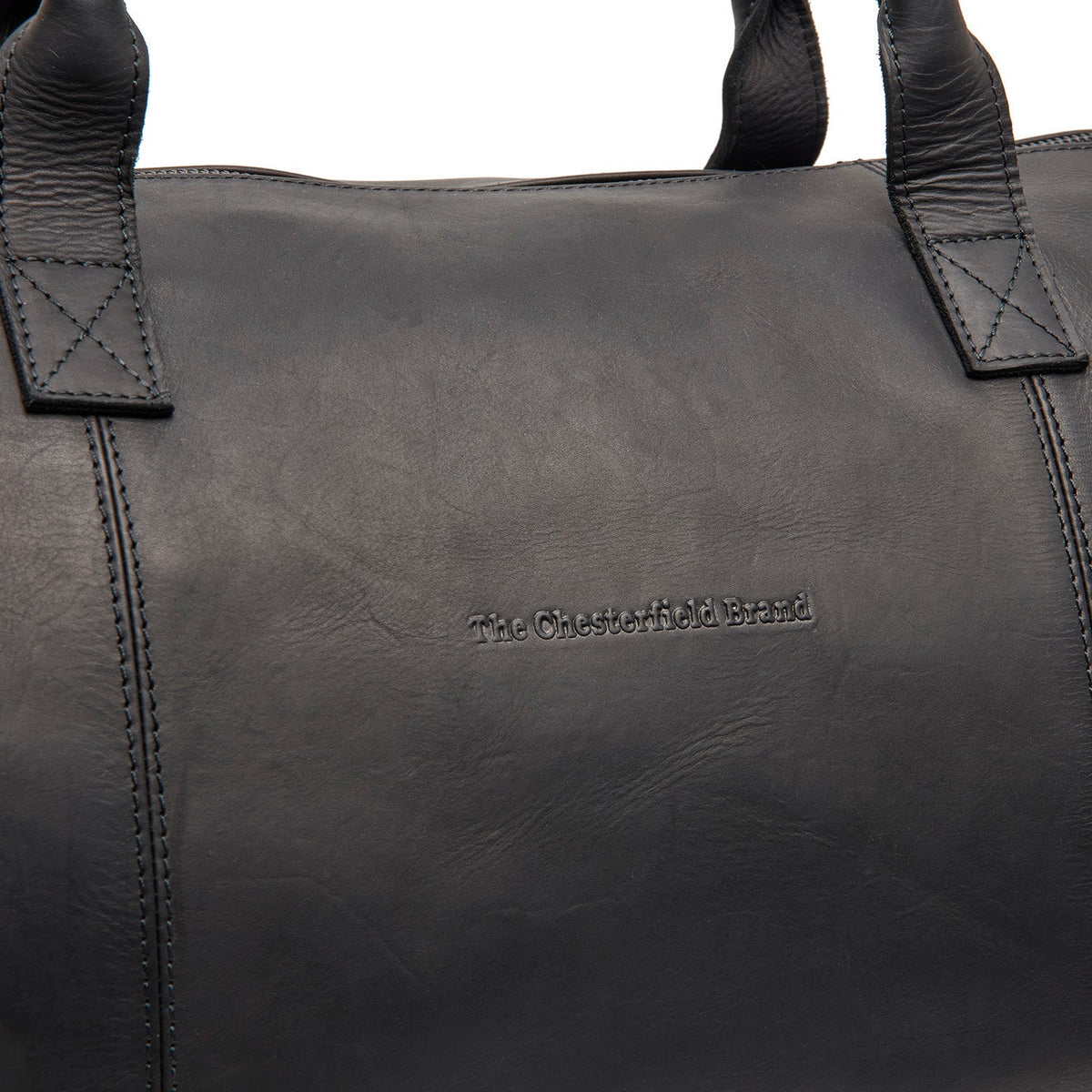 Close-Up Detail of Classic Collar &amp; Heavy-Duty Zipper Hardware on Leather Garment Bag Finlay para Mulher
