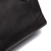 
Chili Bolsa de mão em couro - Vista lateral mostrando o corte ergonómico de mangas