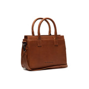 Styled Fit Perspective of Garda Full-Grain Leather Handbag para Mulher on Model - Natural Daylight Drape