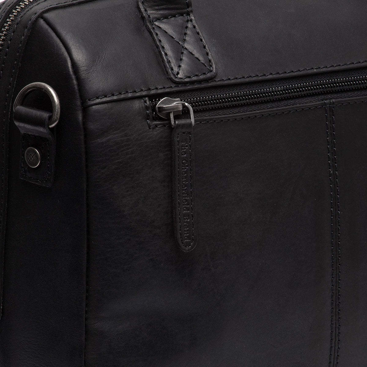 Tailored Rib Cuffs &amp; Hem Craftsmanship Construction Detail on Langton Full-Grain Leather Handbag para Mulher