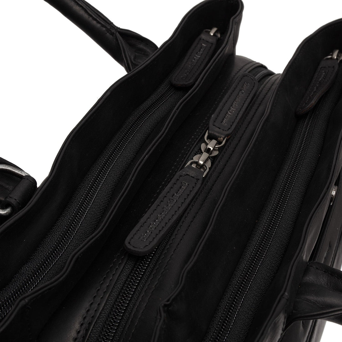Passau Full-Grain Leather Handbag para Mulher - Lateral Side Profile View Showing Sleeve Cut &amp; Athletic Taper Fit