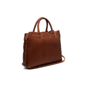 Styled Fit Perspective of Passau Full-Grain Leather Handbag para Mulher on Model - Natural Daylight Drape