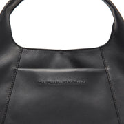 Close-Up Detail of Classic Collar &amp; Heavy-Duty Zipper Hardware on Salina Full-Grain Leather Handbag para Mulher