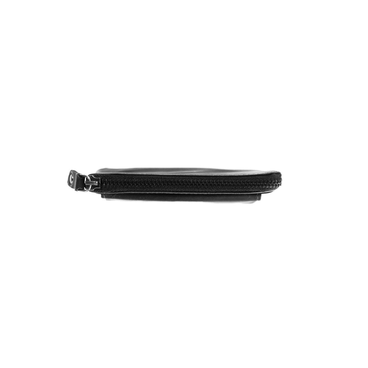 Close-Up Detail of Classic Collar &amp; Heavy-Duty Zipper Hardware on Oliver Full-Grain Leather Key Case para Mulher