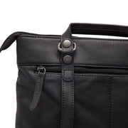 Caldero Full-Grain Leather Laptop Backpack para Mulher - Structured Side Profile Showing Gusset Depth &amp; Expansion Capacity