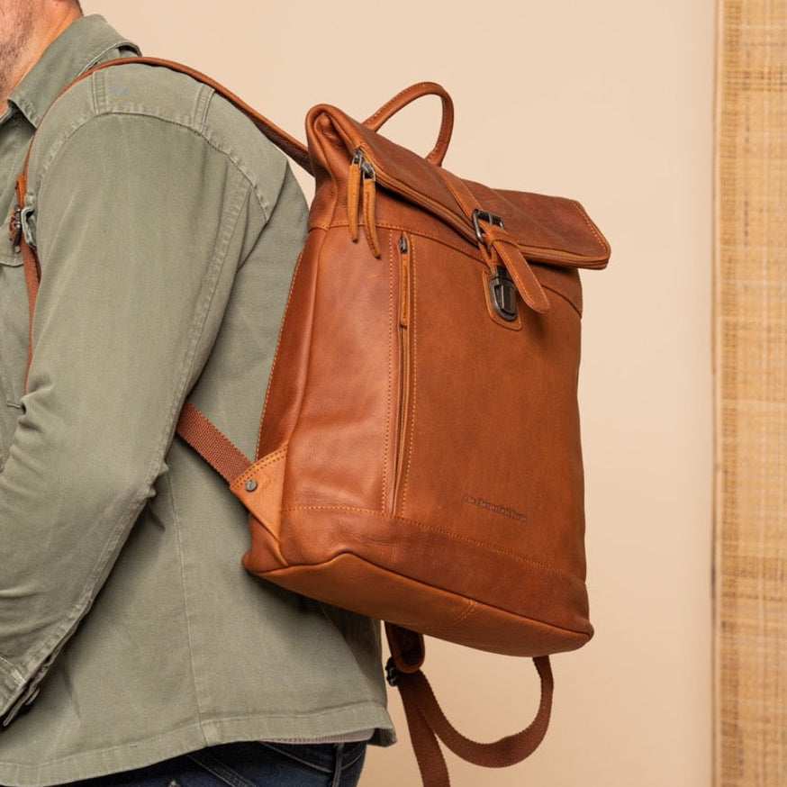 Larsson Full-Grain Leather Laptop Backpack para Mulher – alternate product view 2