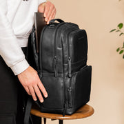 Lennox Full-Grain Leather Laptop Backpack para Mulher - Structured Side Profile Showing Gusset Depth &amp; Expansion Capacity