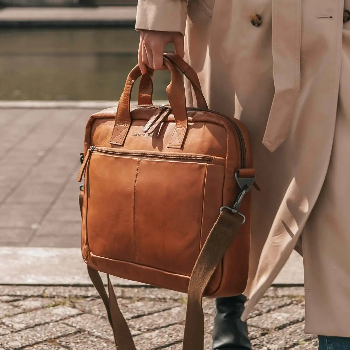 Calvi Full-Grain Leather Laptop Bag para Mulher – alternate product view 2