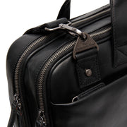 Solid Antique Brass Hardware &amp; Heavy-Duty Dual Zipper Detail on Iseo Full-Grain Leather Laptop Bag para Homem