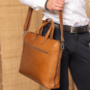 Levanto Full-Grain Leather Laptop Bag para Mulher – alternate product view 2