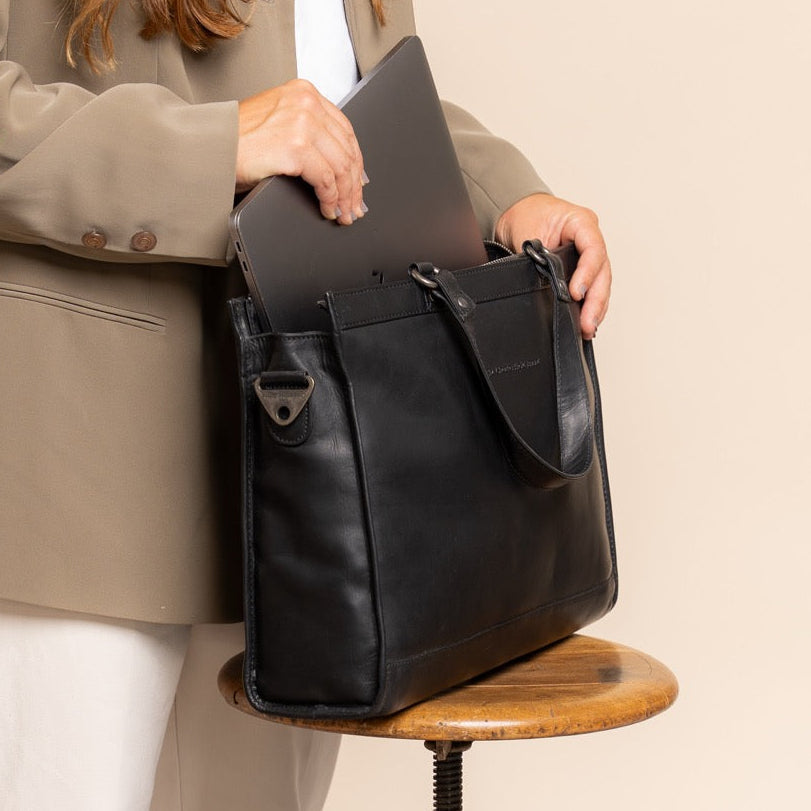 Manly Full-Grain Leather Laptop Bag para Mulher - Structured Side Profile Showing Gusset Depth &amp; Expansion Capacity