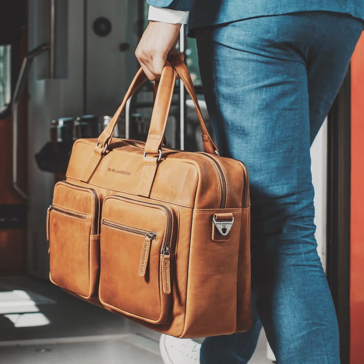Misha Full-Grain Leather Laptop Bag para Mulher – alternate product view 2