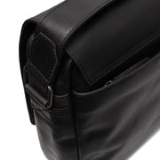 Solid Antique Brass Hardware &amp; Heavy-Duty Dual Zipper Detail on Richard Full-Grain Leather Laptop Bag para Homem