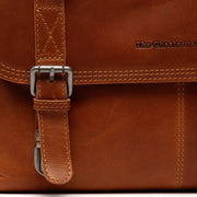 Solid Antique Brass Hardware &amp; Heavy-Duty Dual Zipper Detail on Veneto Full-Grain Leather Laptop Bag para Mulher