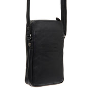 
Tailored Rib Cuffs & Hem Craftsmanship Construction Detail on Alesund Couro Flor Integral Phone Bag
