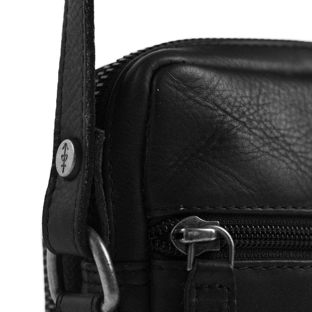 Tailored Rib Cuffs &amp; Hem Craftsmanship Construction Detail on Hamilton Full-Grain Leather Phone Bag para Mulher