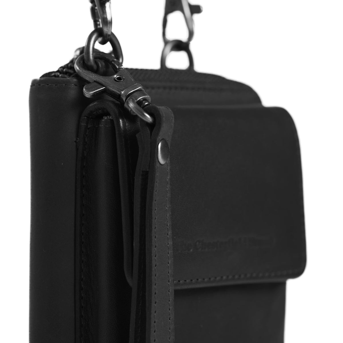 Close-Up Detail of Classic Collar &amp; Heavy-Duty Zipper Hardware on Malaga Full-Grain Leather Phone Bag para Mulher