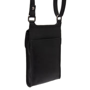 Tailored Rib Cuffs &amp; Hem Craftsmanship Construction Detail on Nebra Full-Grain Leather Phone Bag para Mulher