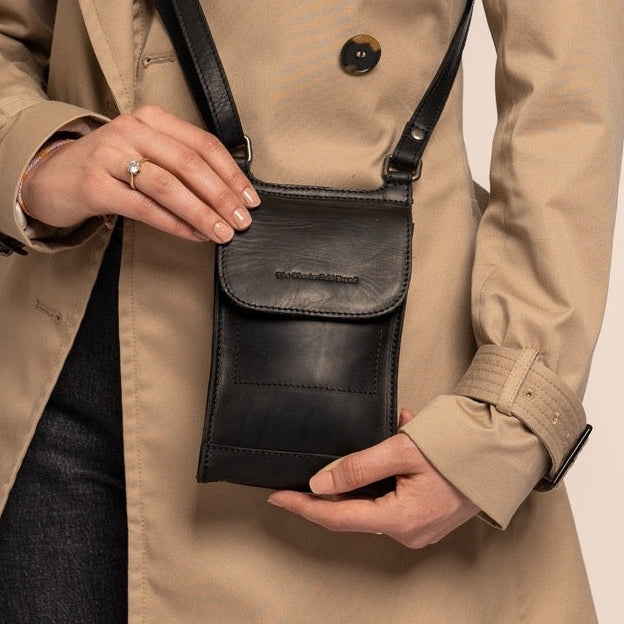 Nebra Full-Grain Leather Phone Bag para Mulher